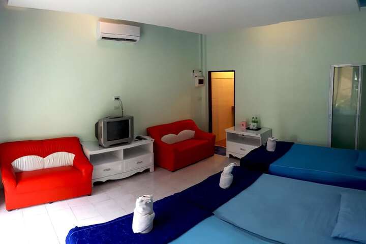 Room 12 of 33