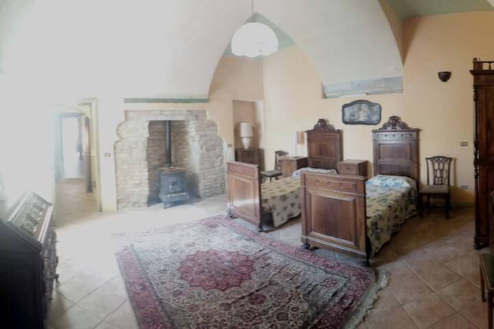 Room 5 of 32