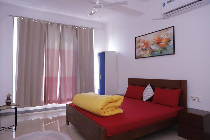 Room 2 of 97