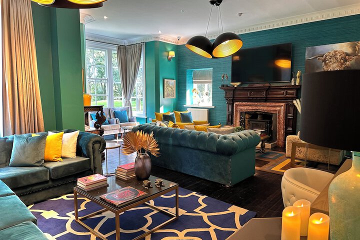 Lounge 65 of 69