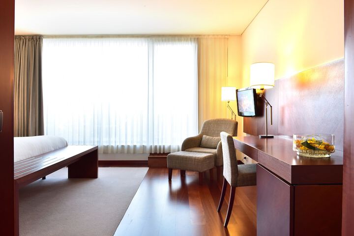 Room 8 of 38