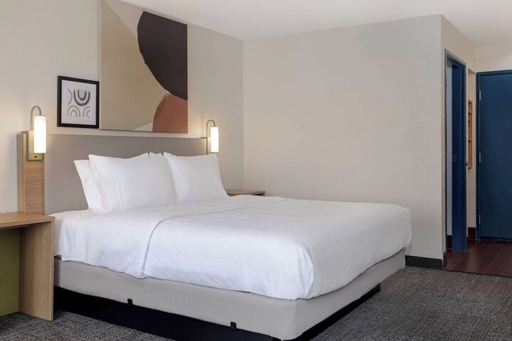 1 King Bed (14 of 18)