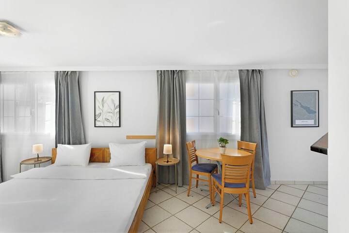 Room 36 of 62