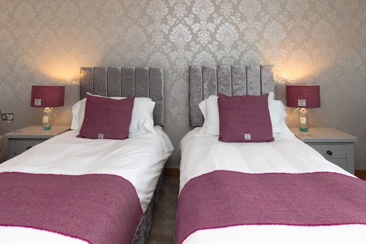 Room 4 of 94