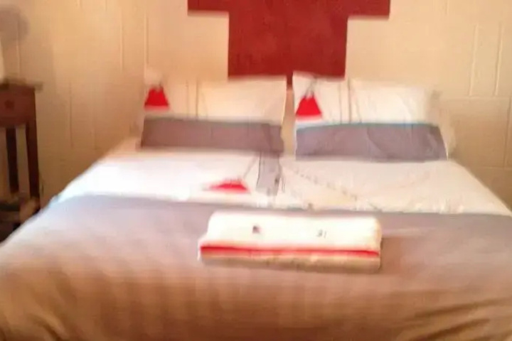 Room 2 of 10