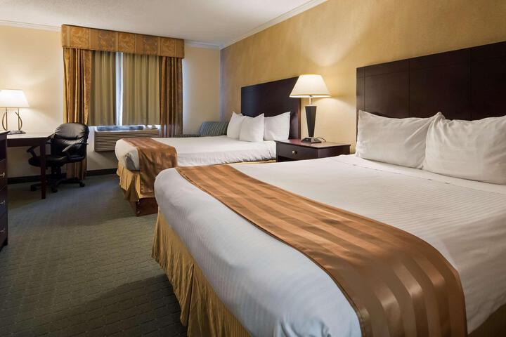 2 Queen Beds Pet Friendly Room Tile Flooring Work Desk Refrigerator WiFi Full Breakfast (17 of 18)