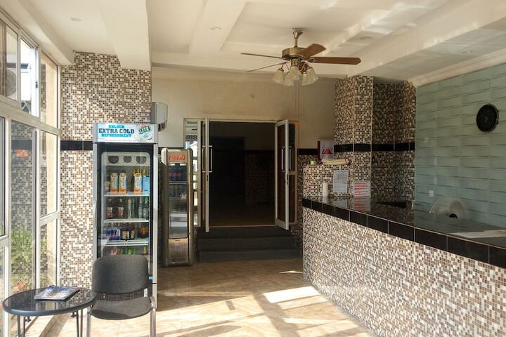 Lounge 18 of 20