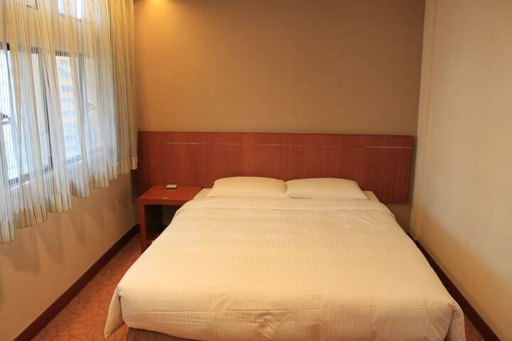 Room 16 of 40