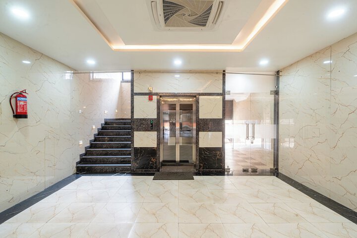 Ballroom/Hall 52 of 73