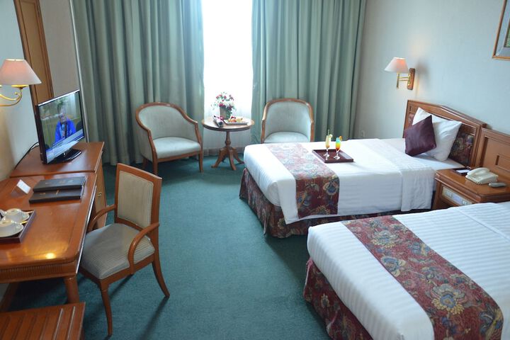 Room 4 of 32