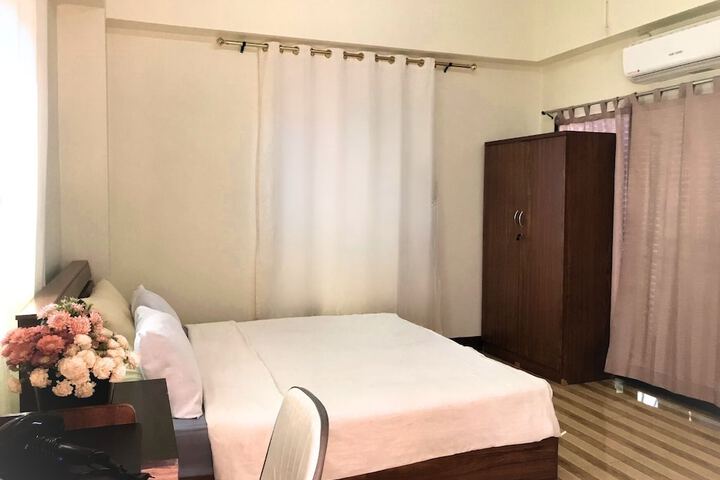 Room 13 of 30