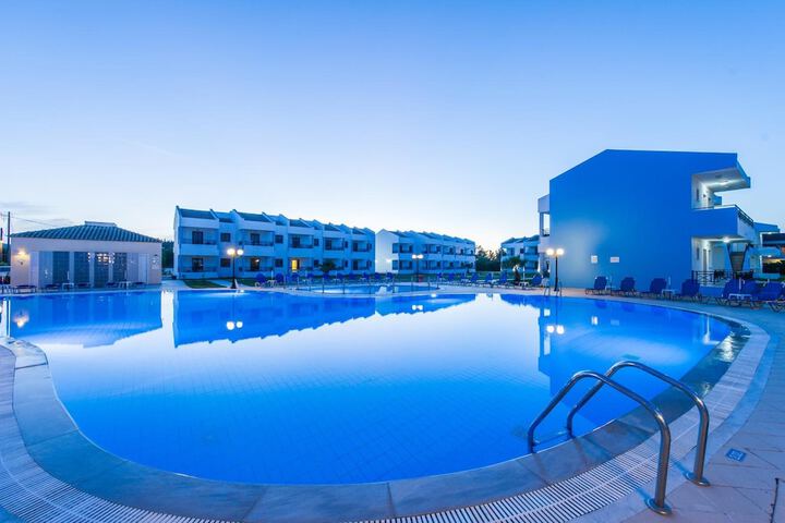 Hotel Pool