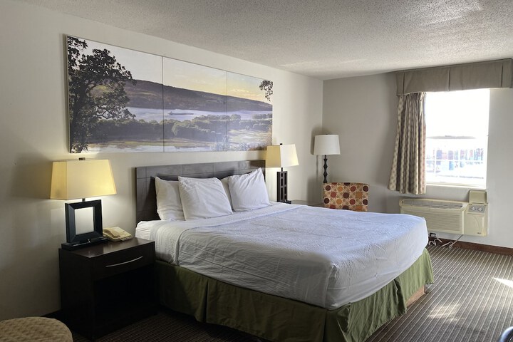 Room 12 of 34