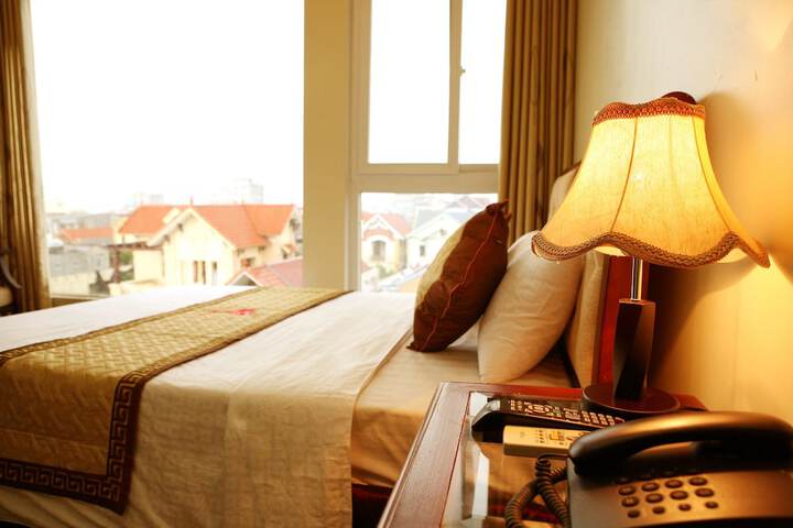 Room 10 of 28