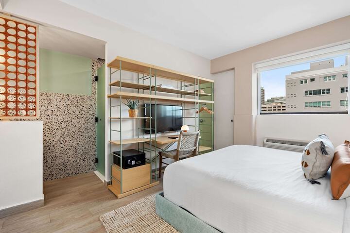 Room 10 of 99