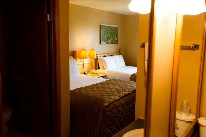 Queen Bed Accessible (16 of 16)