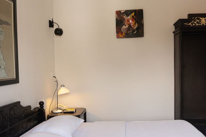 Room 22 of 48