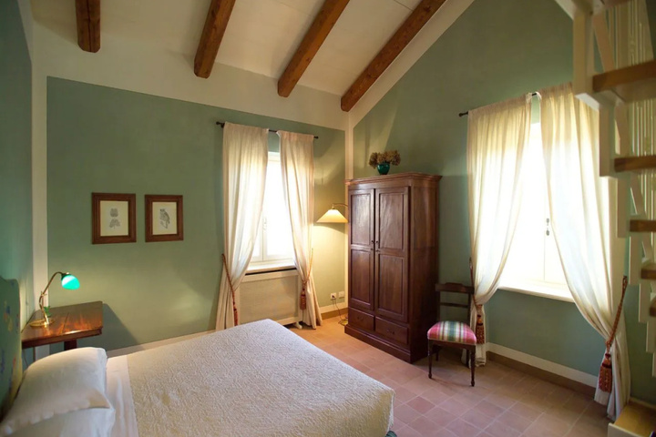 Room 2 of 12