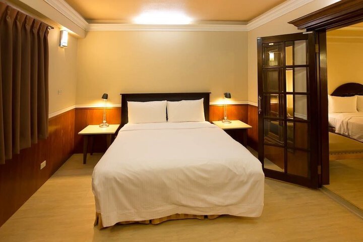 Room 12 of 32