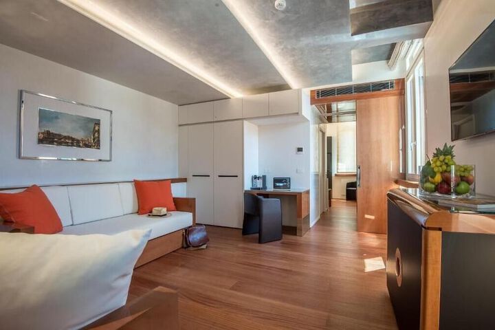 Room 54 of 77