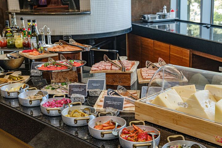 Breakfast/Coffee Service 144 of 204
