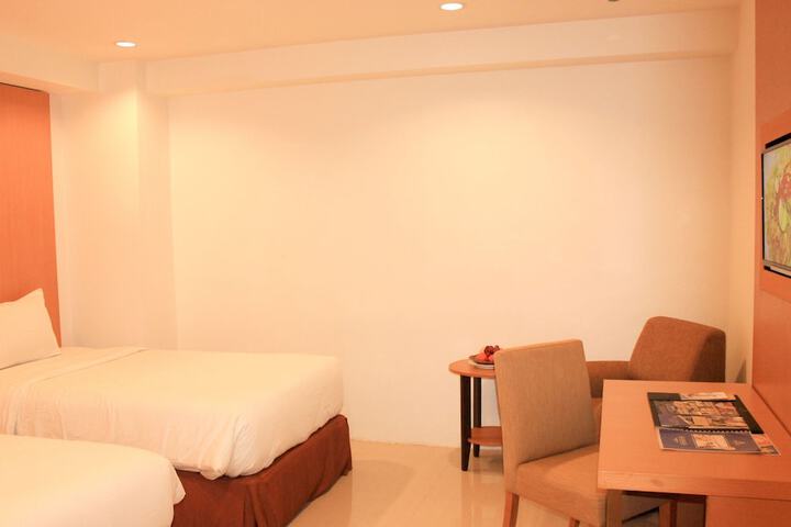 Room 5 of 33