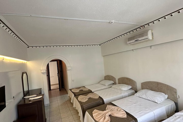 Room 25 of 46