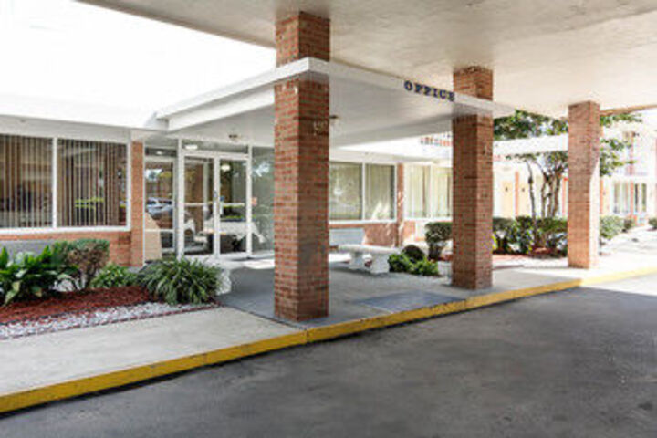 Hotel 6 of 25