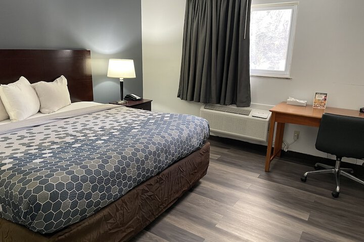 1 King Bed (7 of 13)