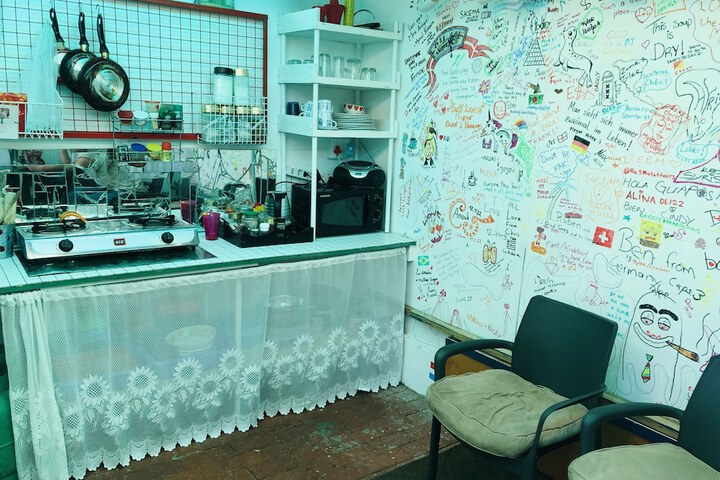 Room 9 of 68