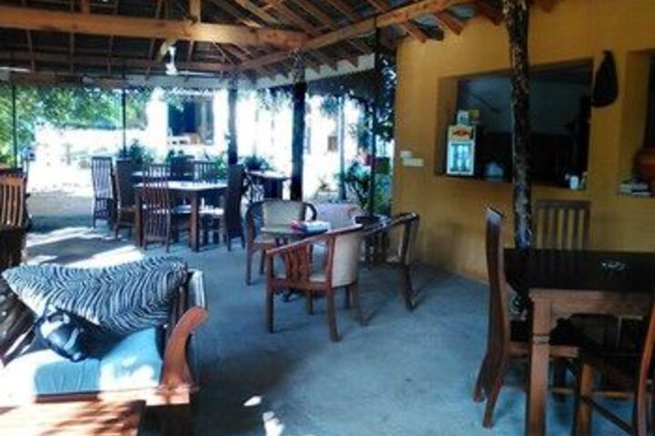 Lounge 18 of 29