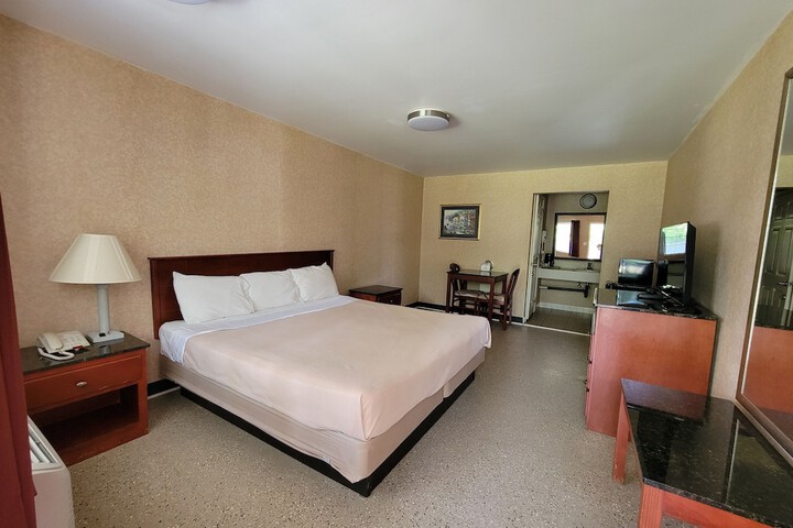 Room 9 of 34