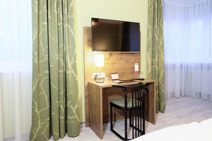 Room 14 of 33