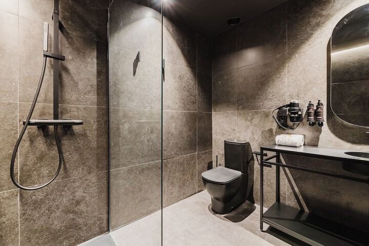 Room 32 of 45