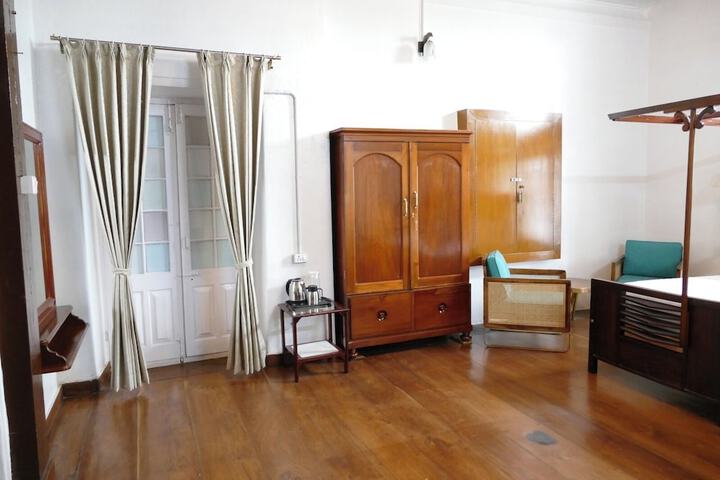 Room 5 of 24