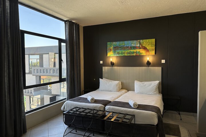 Room 17 of 38