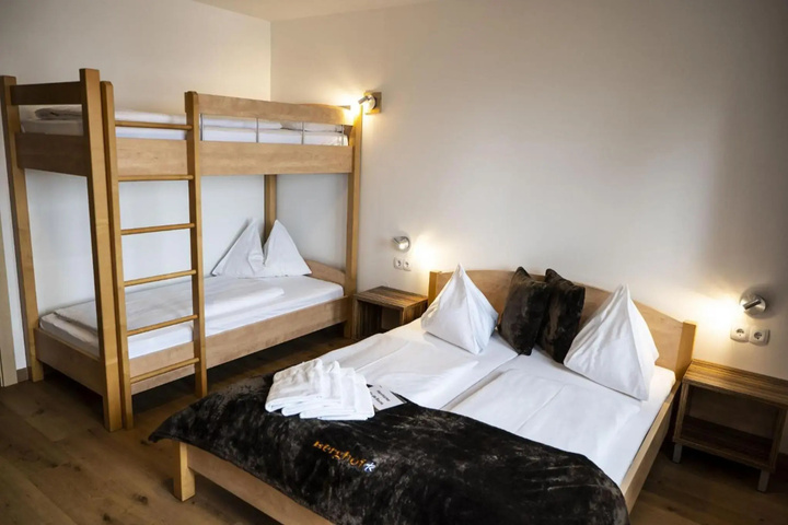 Room 3 of 16