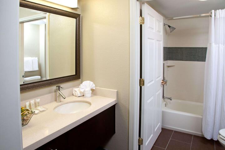 Suite King Size Bed (4 of 26)