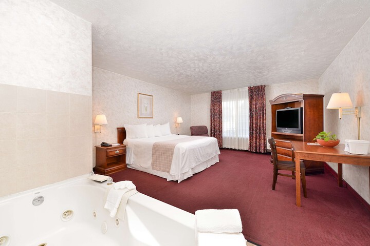 1 King Bed (2 of 3)