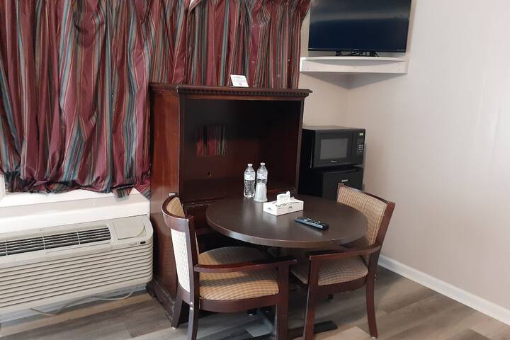 2 Queen Beds (5 of 9)
