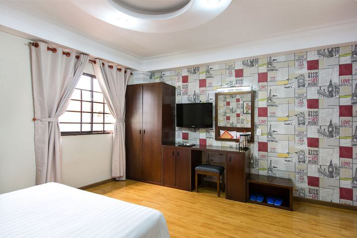 Room 5 of 33