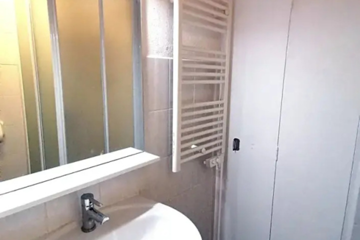 Room 6 of 10