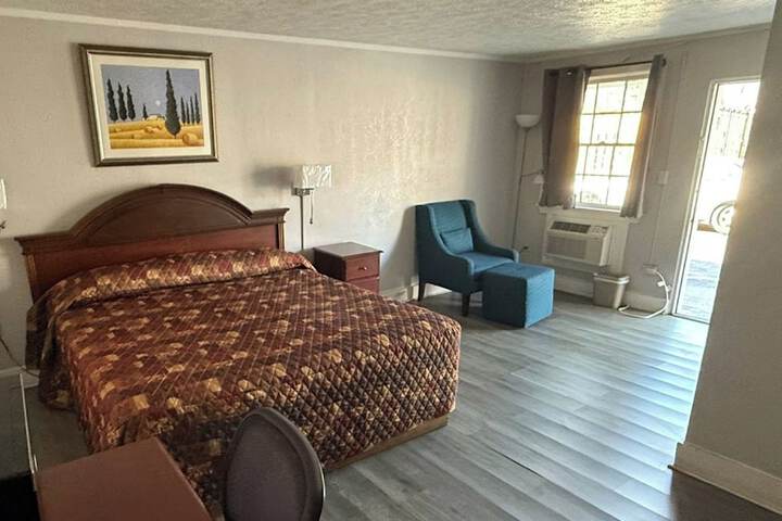 1 King Bed (1 of 6)