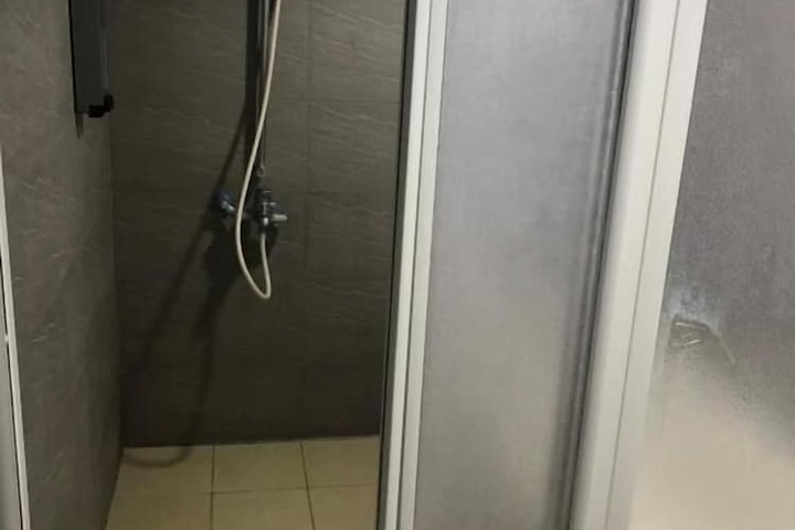 Room 32 of 46