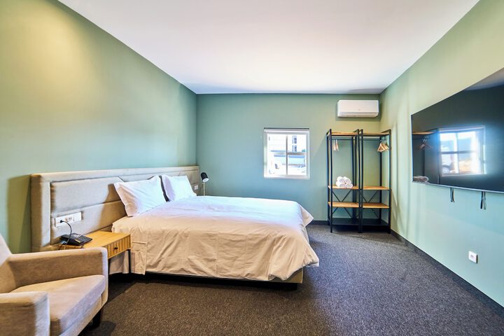 Room 7 of 19