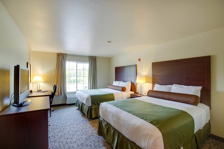 2 Queen Guest Room (1 of 8)