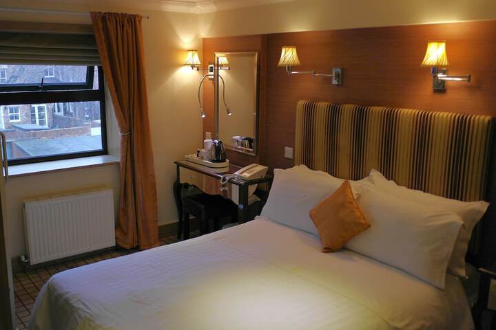 Room 9 of 48