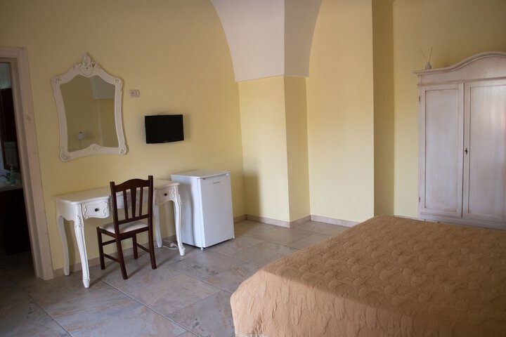 Room 17 of 37