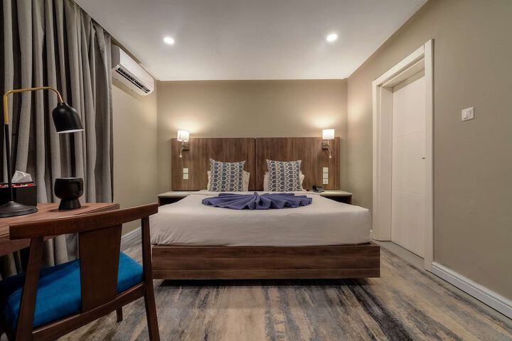 Room 14 of 25