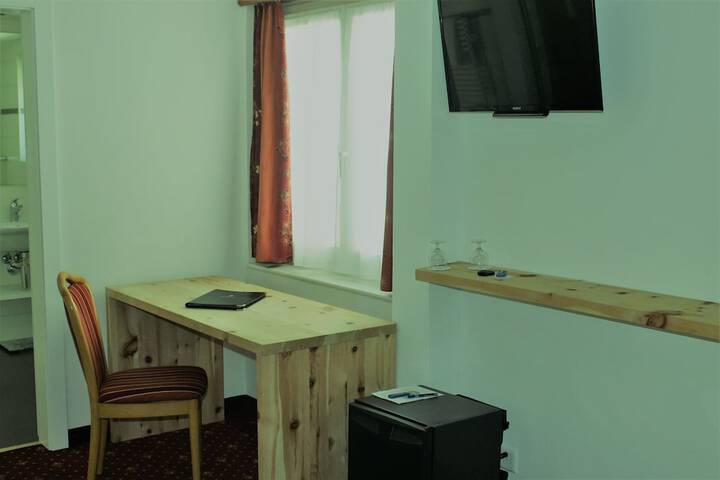 Room 32 of 78